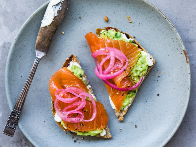 Avocado, Salmon and Quick pickled Onions Toast | Christelle is flabbergasting x La Presse